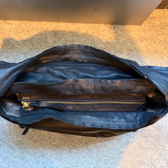 Vince Camuto 'Mica" hobo handbag, black with gold hardware - Picture 5 of 12